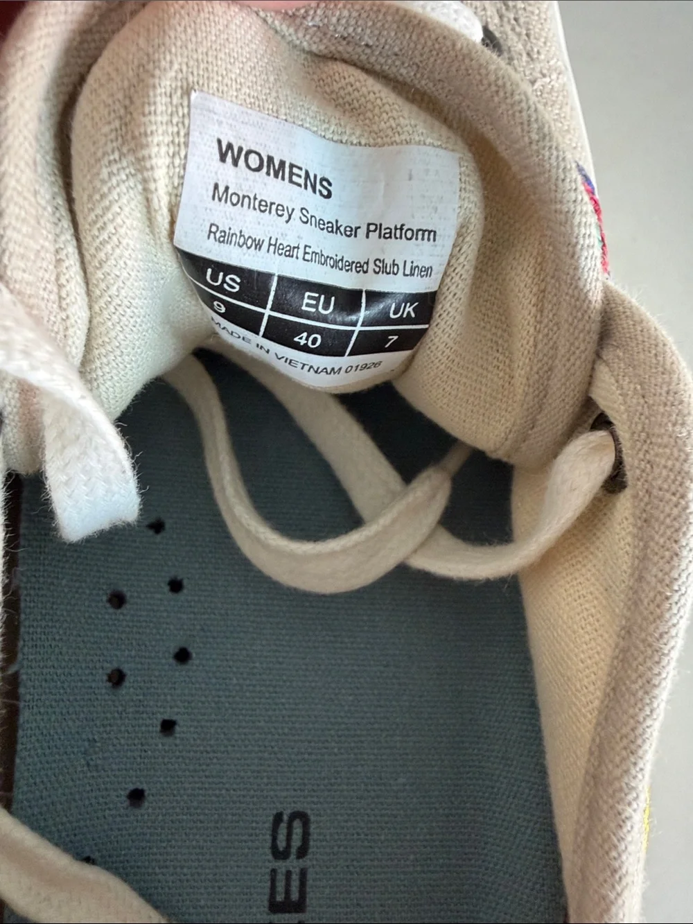 SeaVees Monterey Sneaker Platform Rainbow Heart Embroidered Slub Linen Wmn’s 9